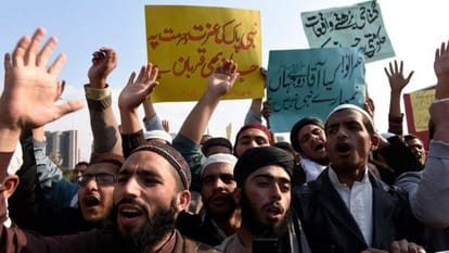 On writing against Islam, university students beat up their friend