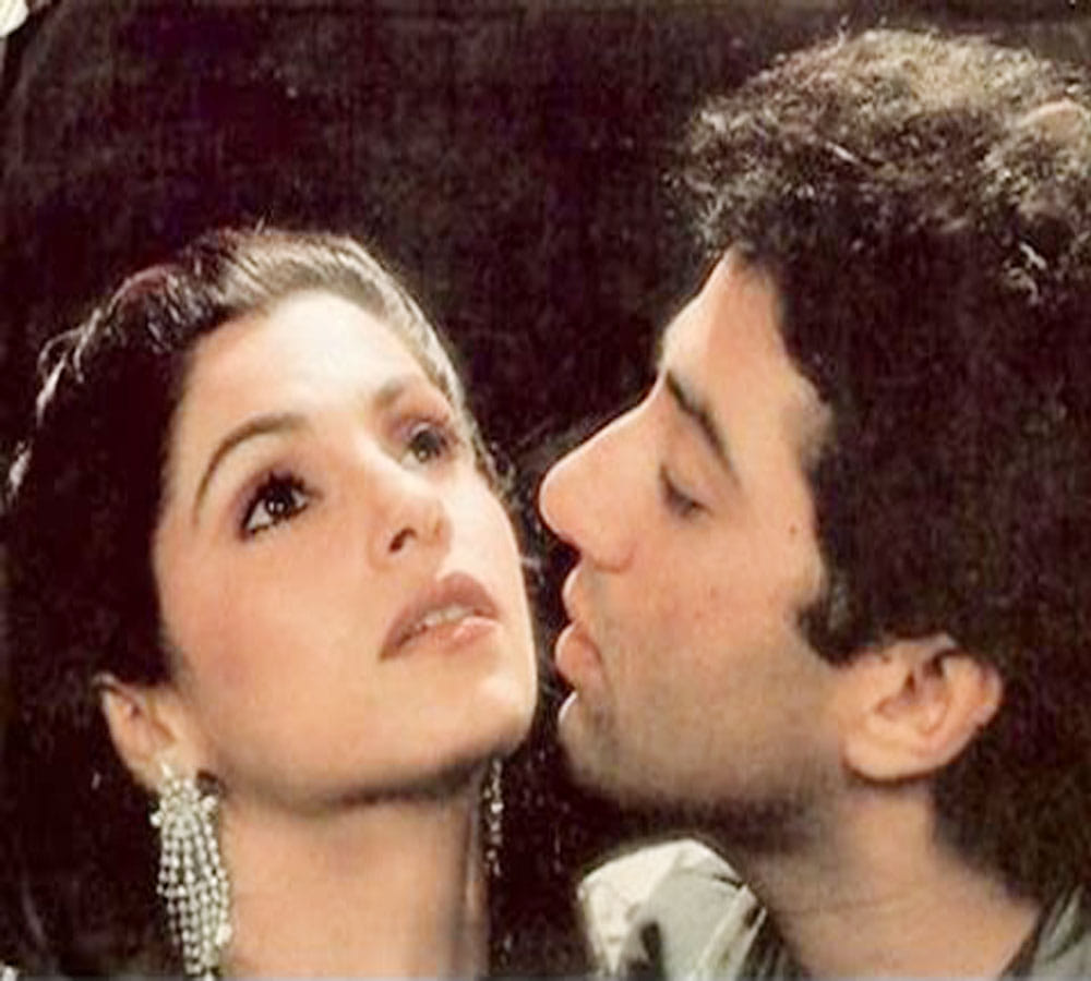 Sunny Deol's bold kiss scene with Archana Puran Singh in 'Aag Ka Gola' created a stirr