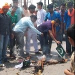 पाकिस्तान का झंडा फूंका