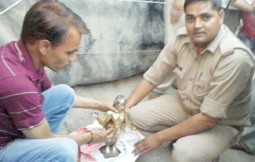 4 sculptures found in two sacks