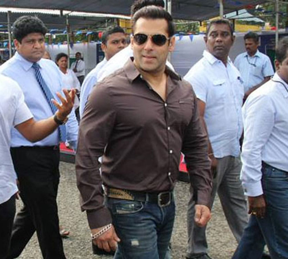 salman khan helped camera man to give one lakh rupee