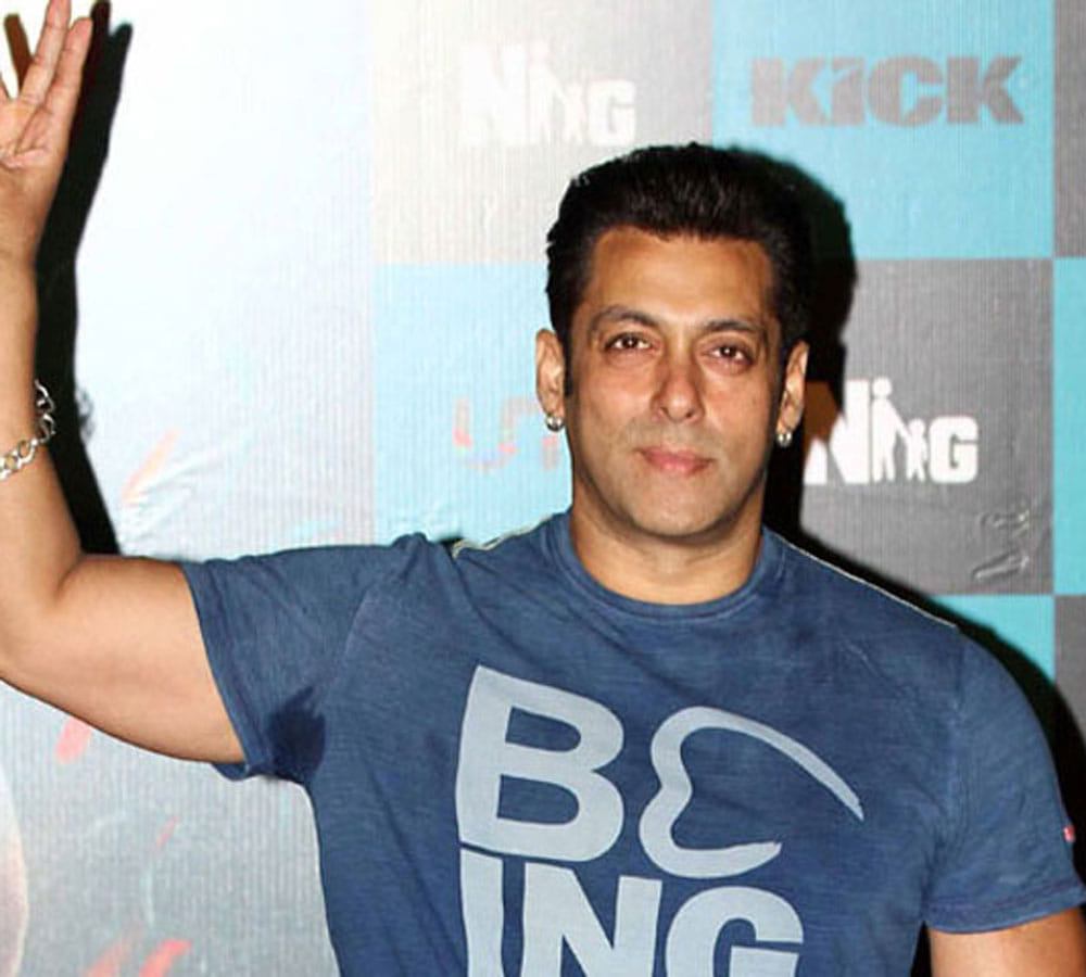 salman khan helped camera man to give one lakh rupee