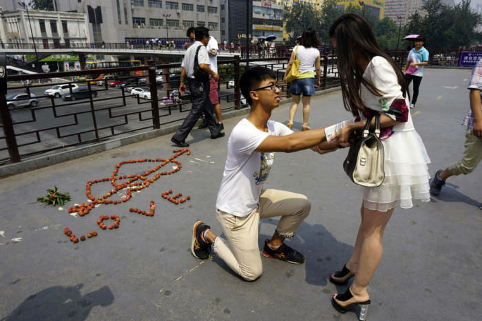 Romeo Wannabe Proposed With Lychees,but rejected