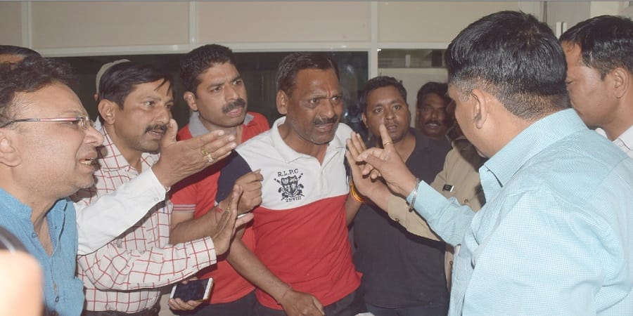 bjp member met sdm, paper snatched