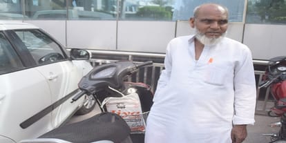 bjp member met sdm, paper snatched