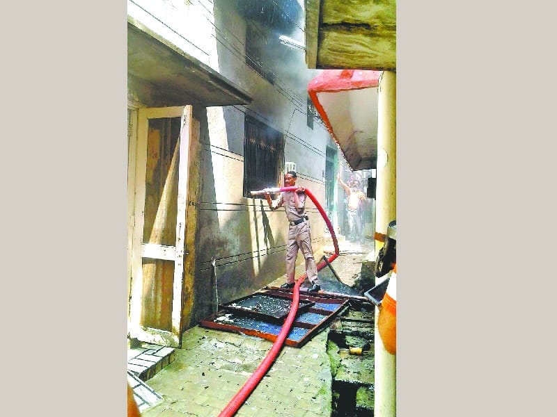 There was a fire in the house, short circuit, three fire brigade personnel scam, Patiala