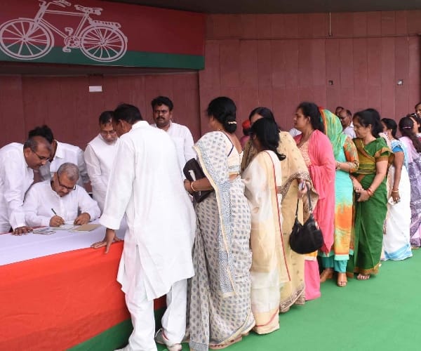 Akhilesh yadav targets BJP in press conference in Lucknow.