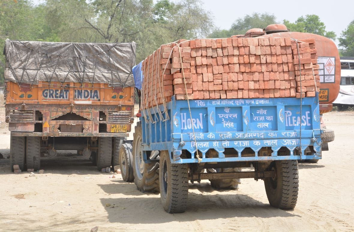 Vehicles carrying sand-ballast caught by ARTO