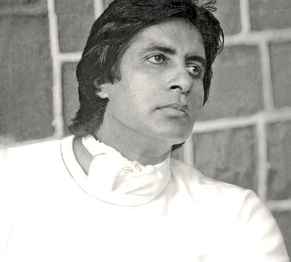 When a female fan opened her saree in front of Amitabh Bachchan. amitabh unknown facts