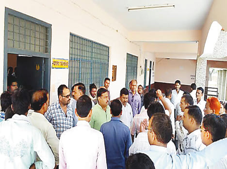 Scandal in lawyers in SDM court