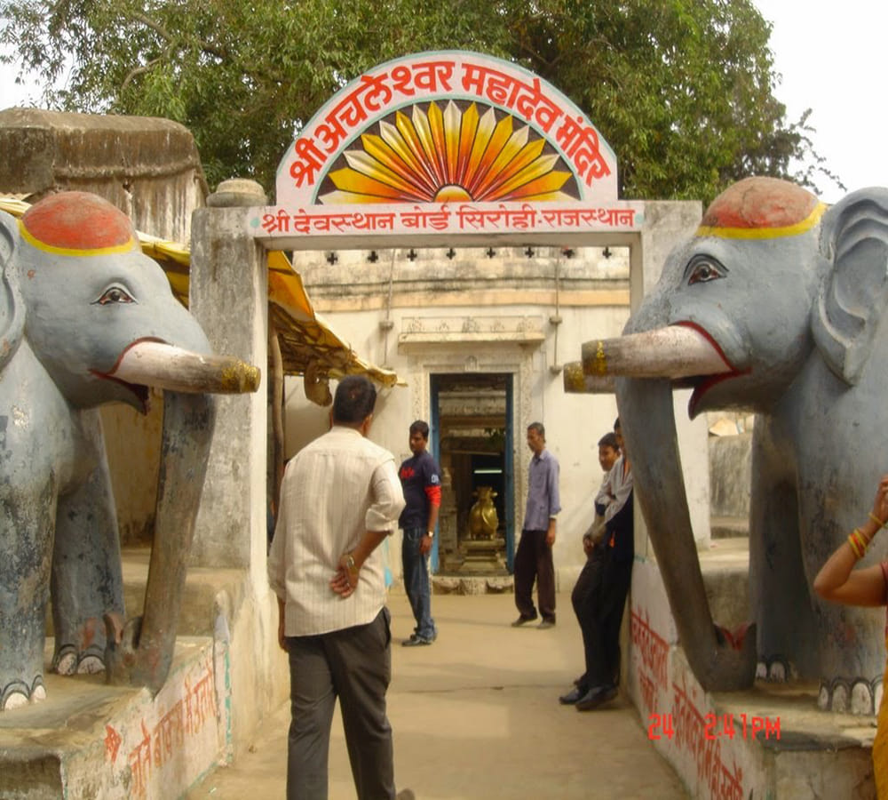 achaleshwar mahadev temple where worshiped thumb of lord shiva