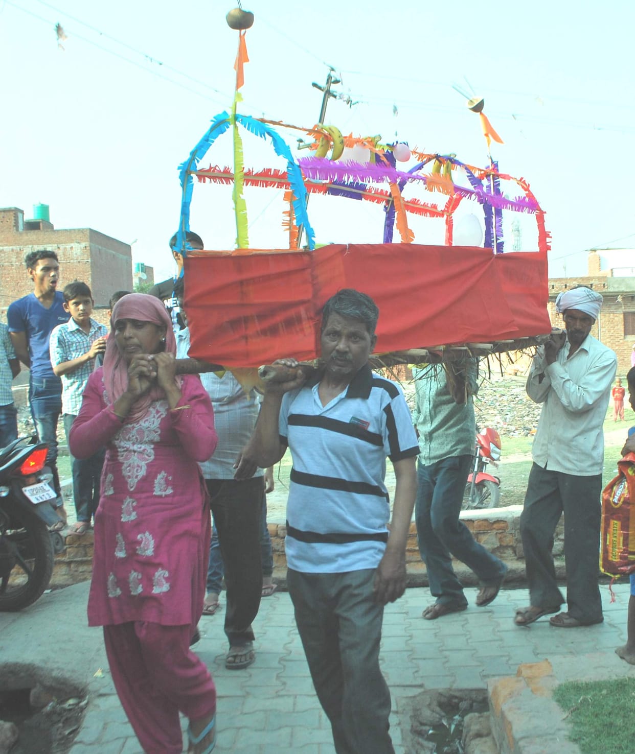 daughter have done funeral of mother in sambhal