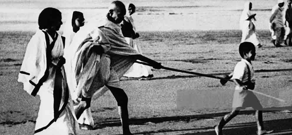 do you know why mahatma gandhi left suit boot and started wearing dhoti kurta
