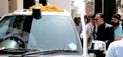 Himachal Transport minister GS BAli  announced that he will not use red beacon