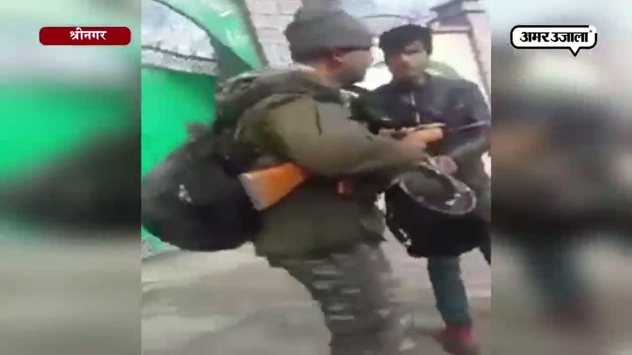 कश्मीरी युवकों ने सेना को जवानों को सुरक्षित निकाला, वीडियो वायरल