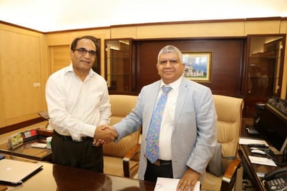 mlb bhatt joins as kgmu vc