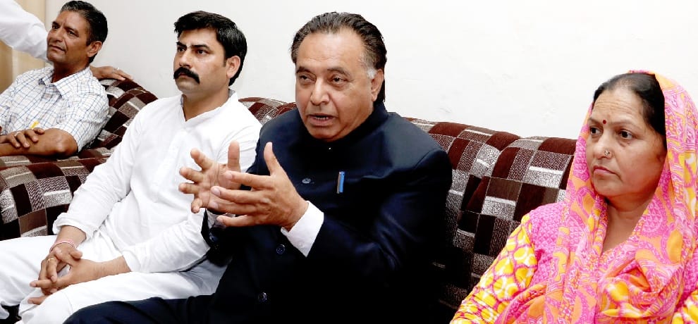 Himachal Transport minister GS BAli  announced that he will not use red beacon