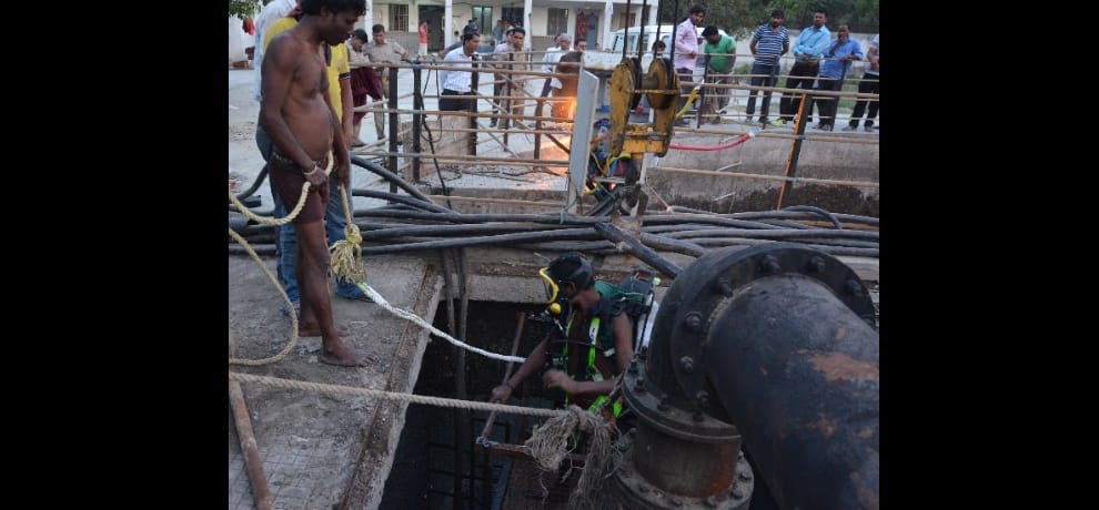 two people lost their lives in sewage treatment plant in noida 