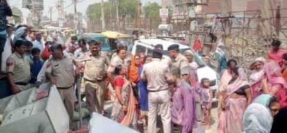  woman protest and broke liquor shops in faridabad