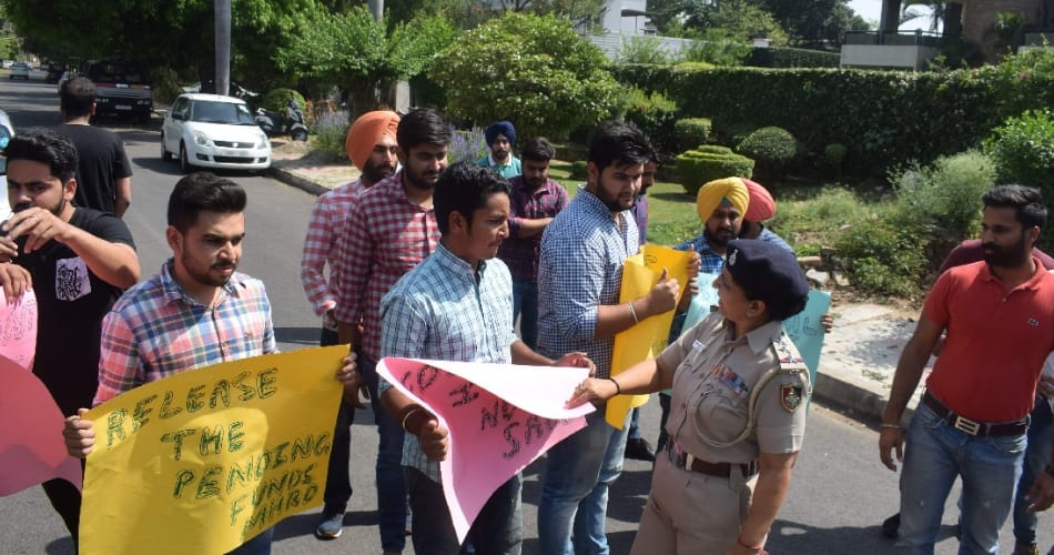 11 student arrest from near kiran kher's house