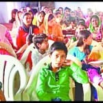 बागेश्वर के फटगली चर्च में ईस्टर पर्व मनाते लोग। 