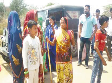 Women carrying black sticks to the liquor contract