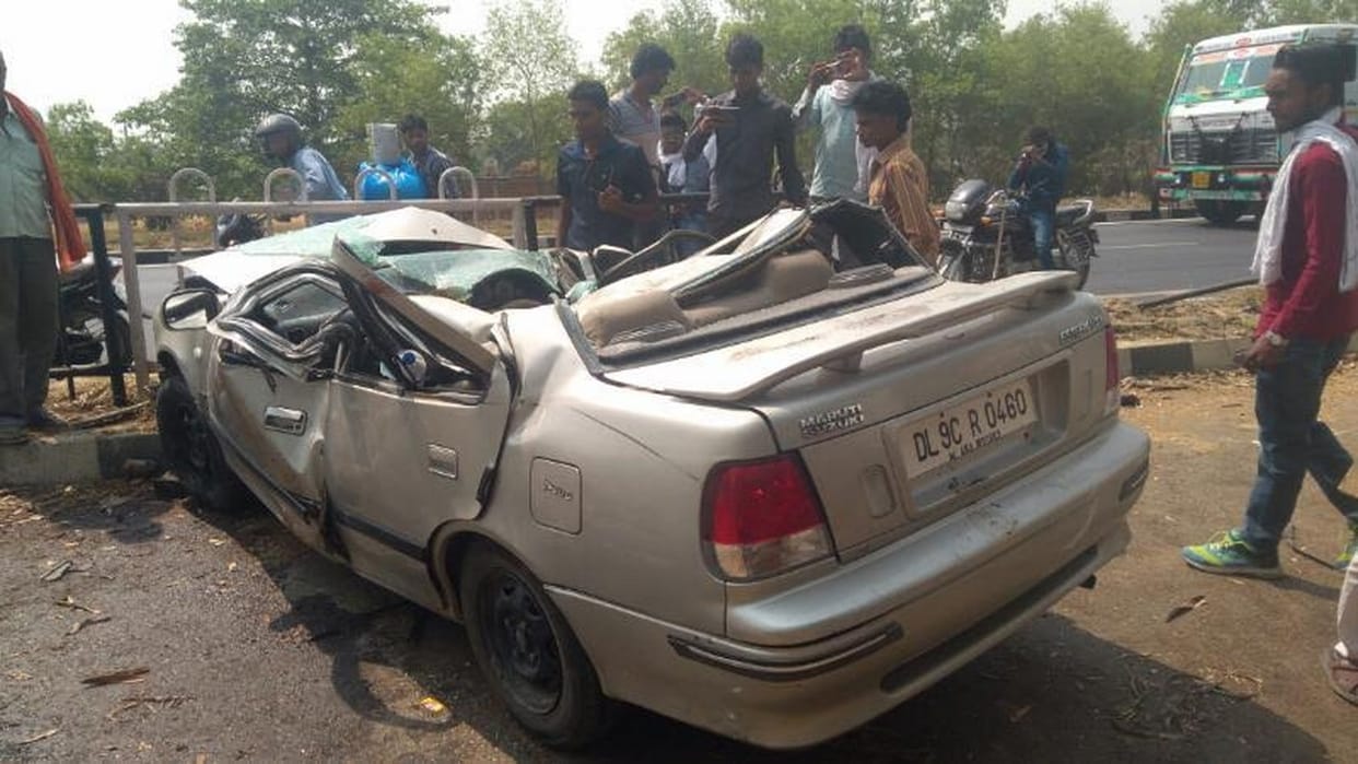 Collision with dividers, clerk's death  