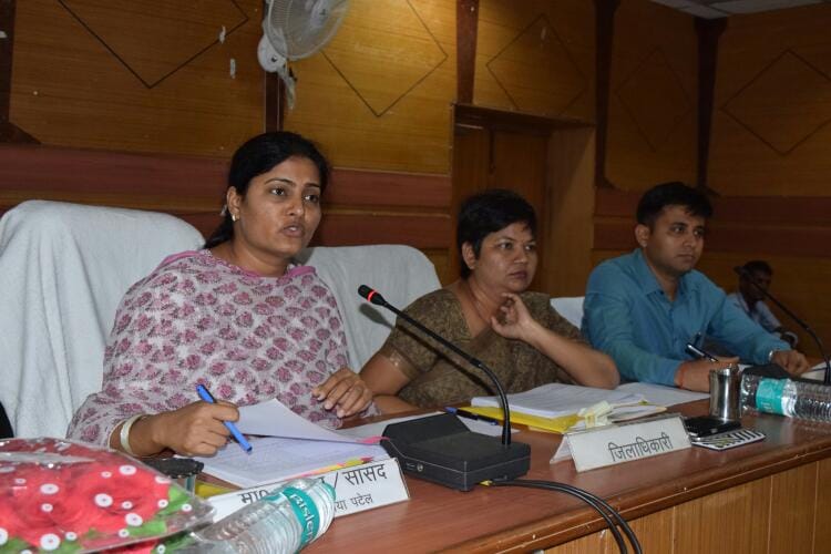 Union Minister Anupriya Patel become angry to see Officials work style