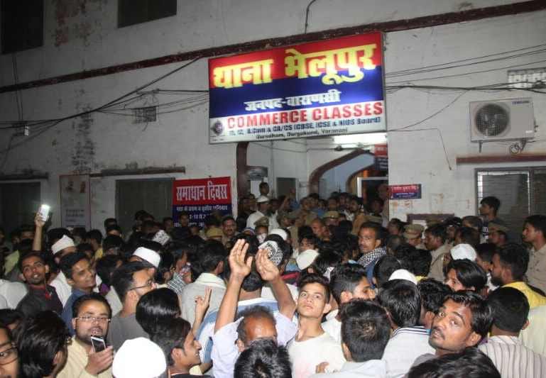 villagers attack on bhelupur police station in varanasi