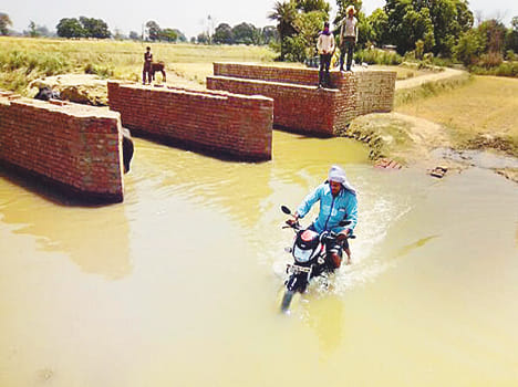 Villagers performed for making bridge
