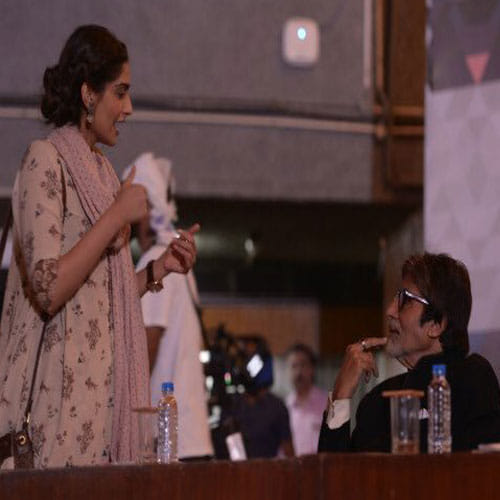 Amitabh Bachchan Shoots For Akshay Kumar's 'Pad Man' Along With Sonam Kapoor