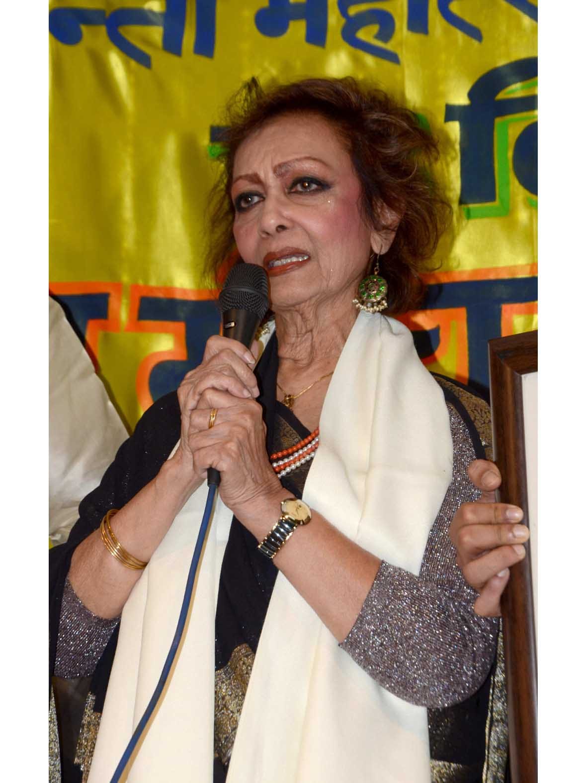 gazal singer chitra singh cant not sing at sankat mochan music festival