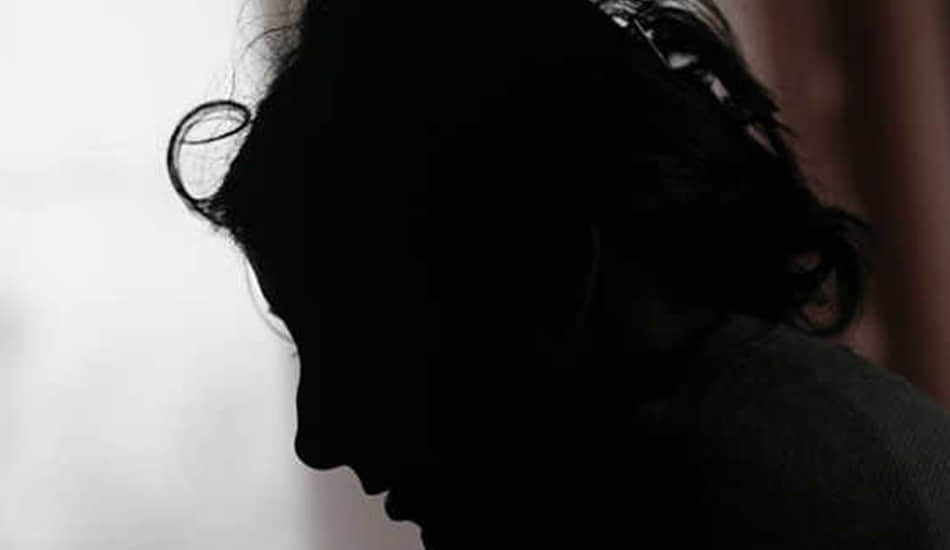 try to undress the girl at kanpur