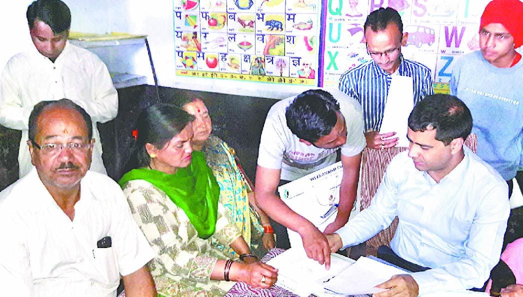 A crowd of thousands of patients in medical camp