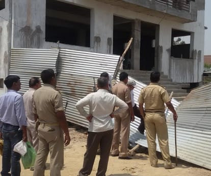 LDA sealed illigal construction of gayatri Prasad.
