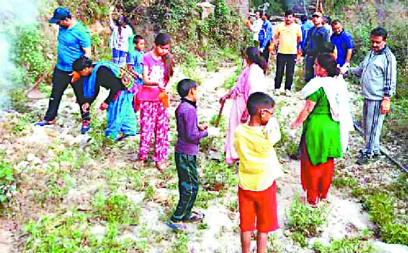 People reaching a large number of drains for cleaning