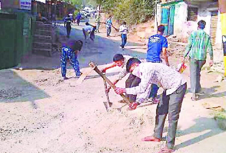 he people in the non-stop, the road cleaning of the road