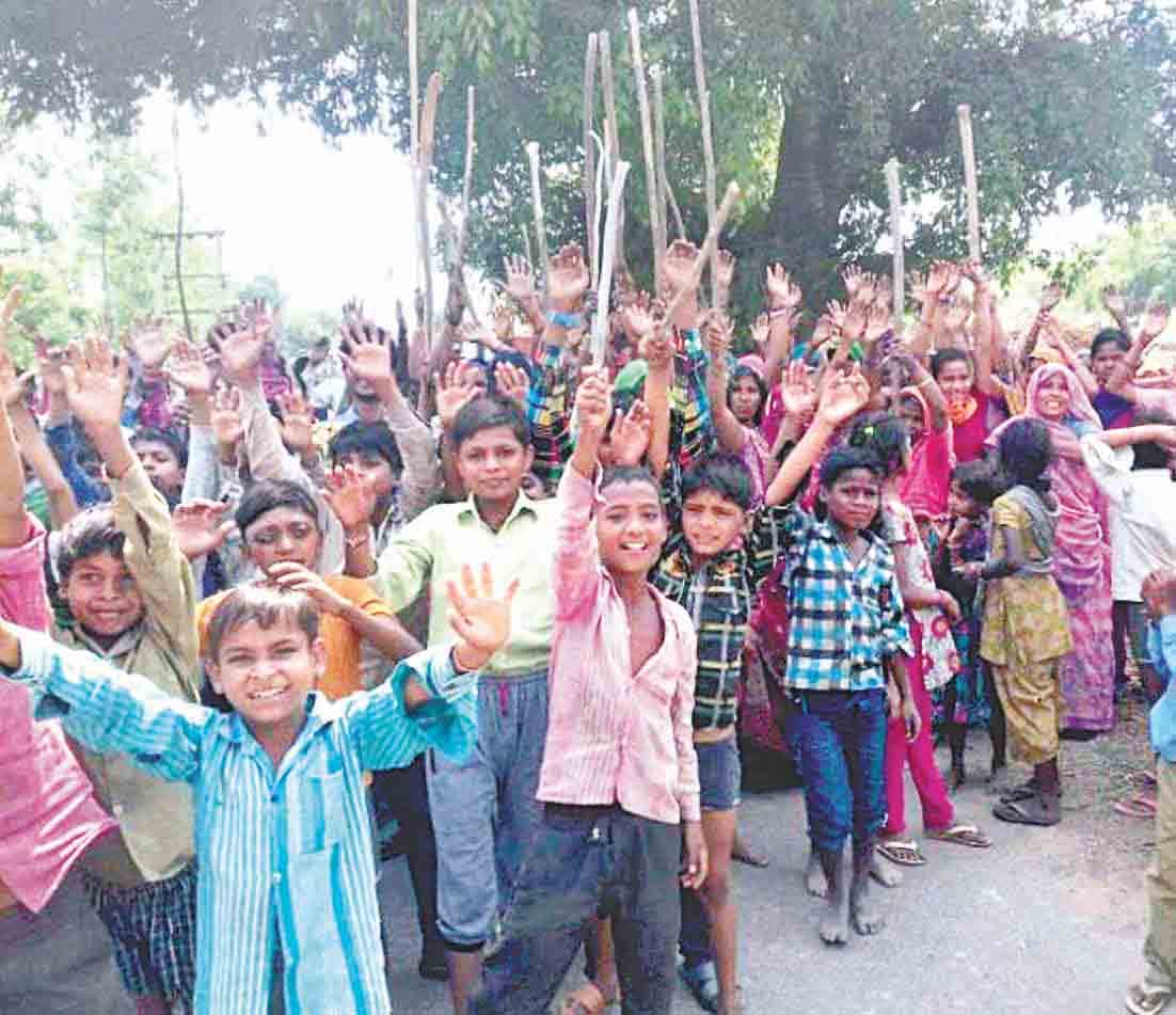 women burnt wine shop in uttarakhand