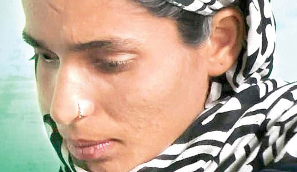 muslim women reaches cm yogi 