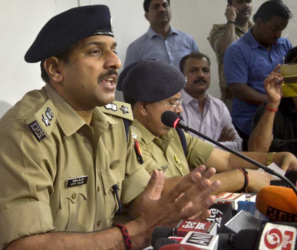 varanasi ssp moves on bike for inspect varanasi traffic system