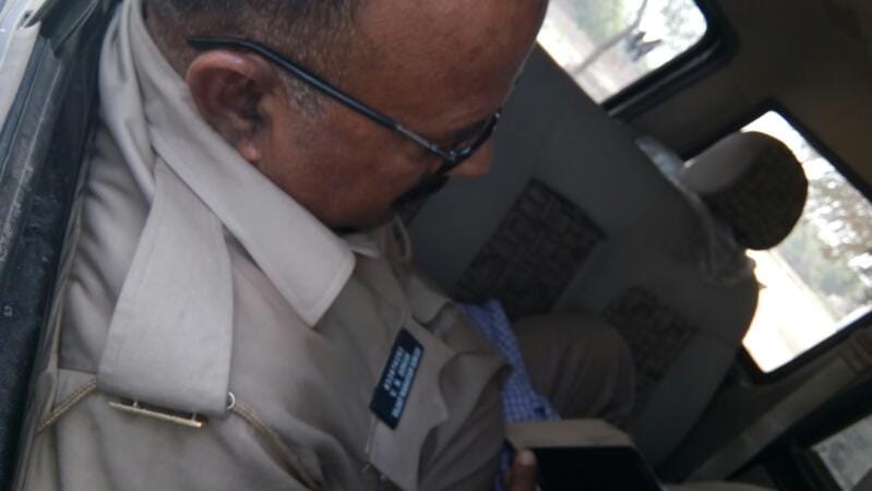 UP Police: UP 100 policeman caught sleeping in their jeep 
