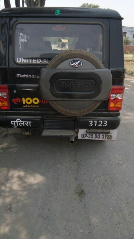 UP Police: UP 100 policeman caught sleeping in their jeep 