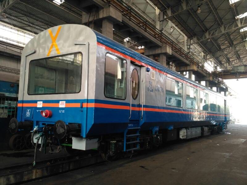 Railway makes airplanes like Vistadome coach, see pictures 