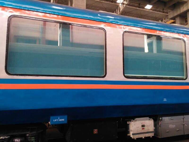 Railway makes airplanes like Vistadome coach, see pictures 
