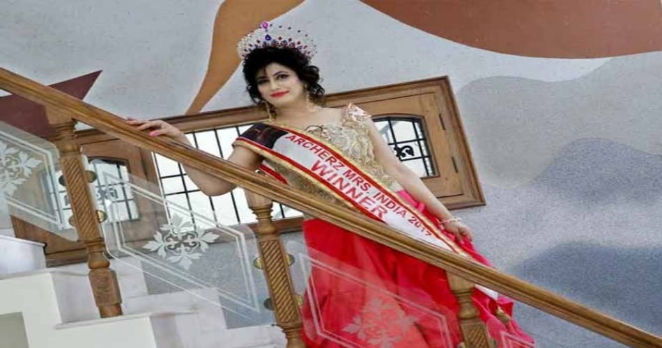  Ruche Narula Became The Proud Recipient Of Archerz Mrs India 2017