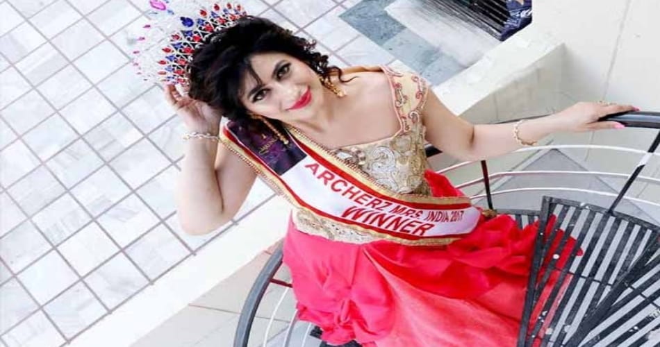  Ruche Narula Became The Proud Recipient Of Archerz Mrs India 2017