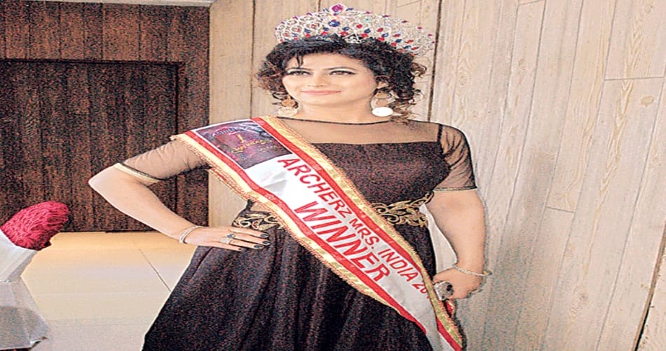  Ruche Narula Became The Proud Recipient Of Archerz Mrs India 2017