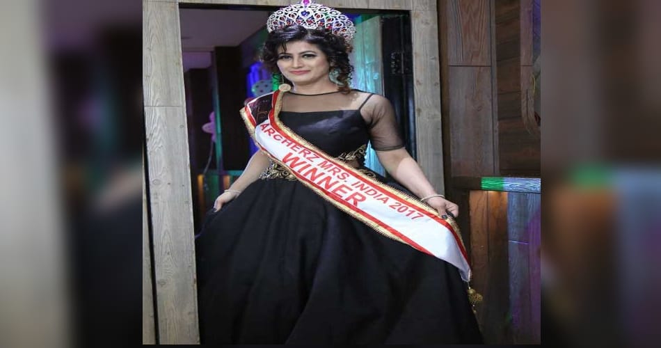  Ruche Narula Became The Proud Recipient Of Archerz Mrs India 2017