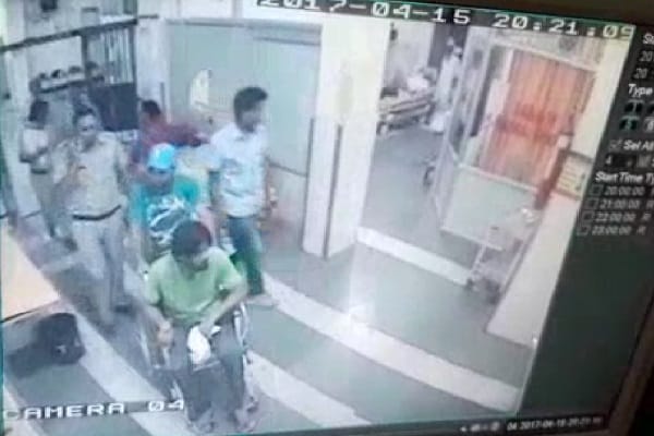 came to the hospital on a wheelchair and absconded in front of the police
