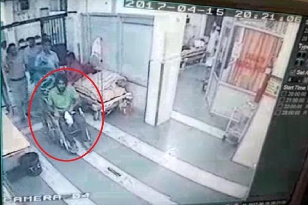 came to the hospital on a wheelchair and absconded in front of the police